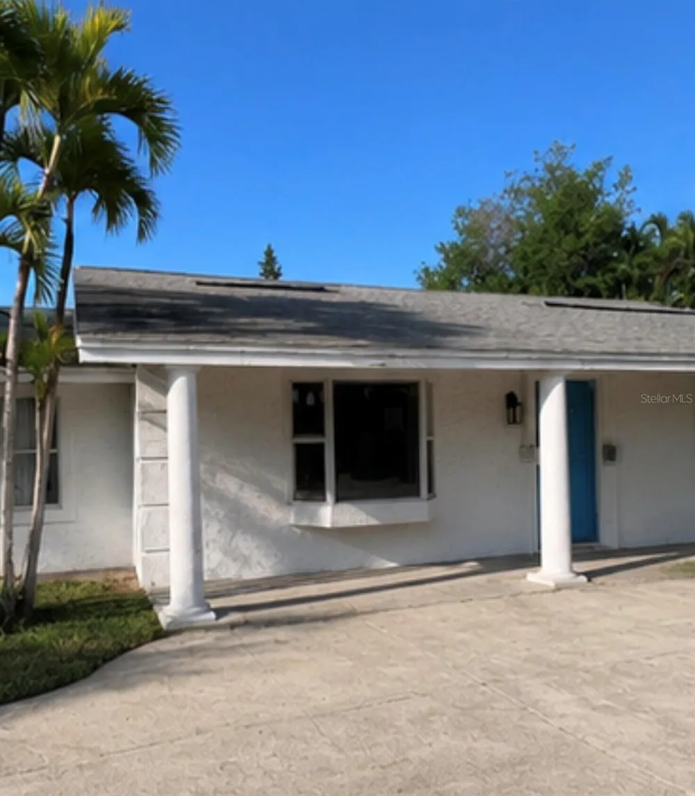 749 SIESTA DRIVE Sarasota, FL 34242