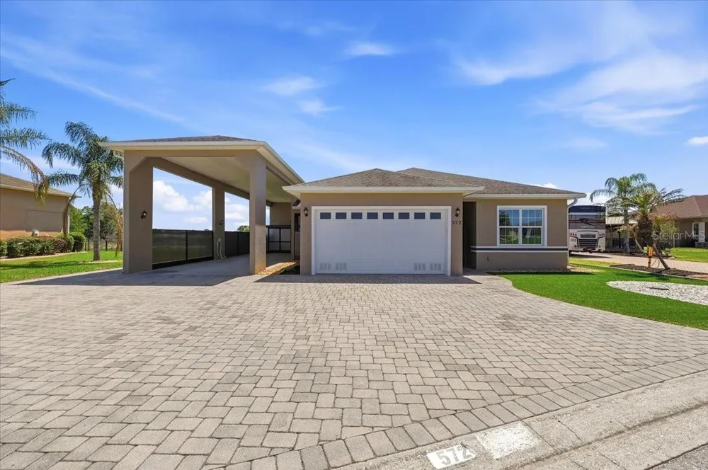 572 MEANDERING WAY Polk City, FL 33868