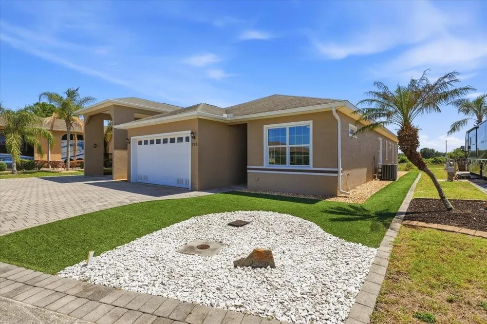 572 MEANDERING WAY Polk City, FL 33868