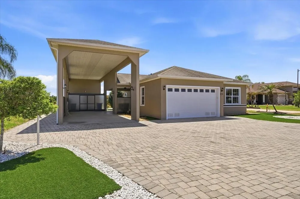 572 MEANDERING WAY Polk City, FL 33868