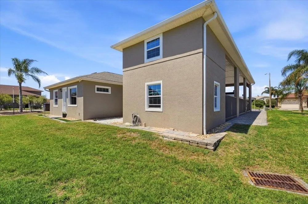 572 MEANDERING WAY Polk City, FL 33868