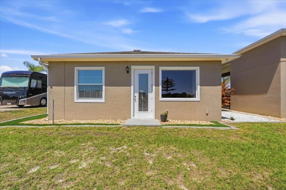 572 MEANDERING WAY Polk City, FL 33868