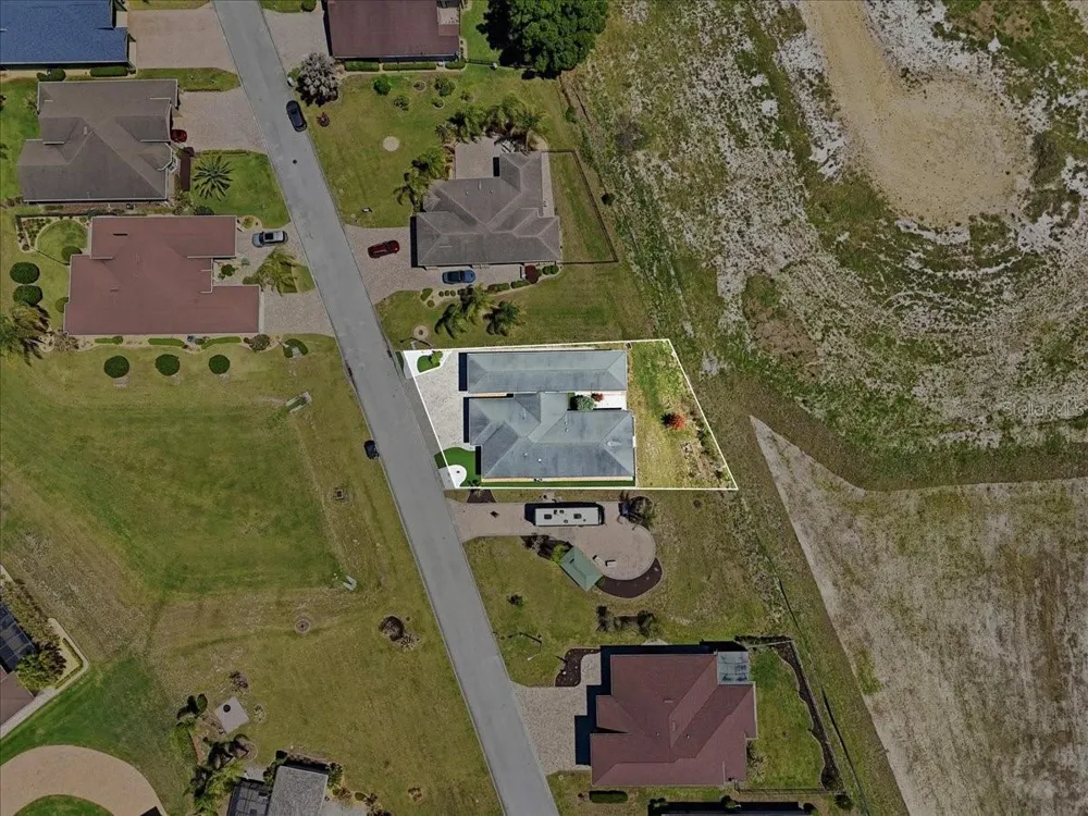 572 MEANDERING WAY Polk City, FL 33868