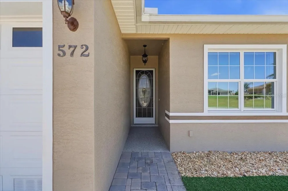 572 MEANDERING WAY Polk City, FL 33868