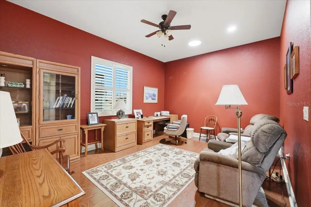 572 MEANDERING WAY Polk City, FL 33868