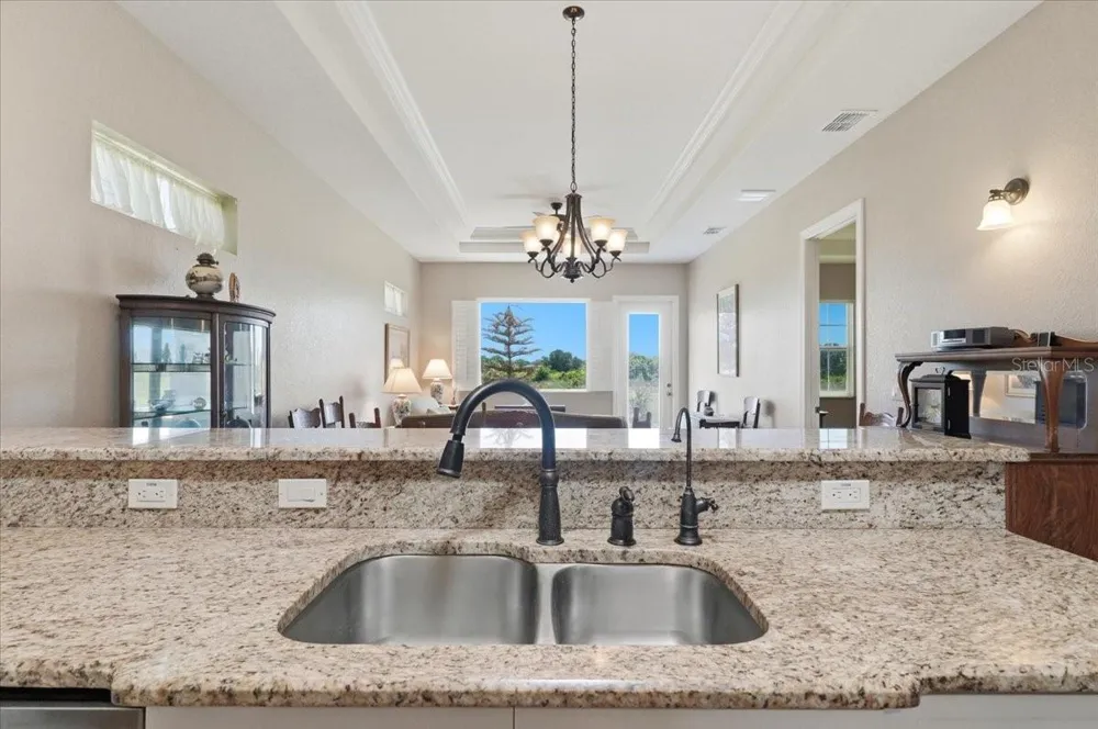 572 MEANDERING WAY Polk City, FL 33868