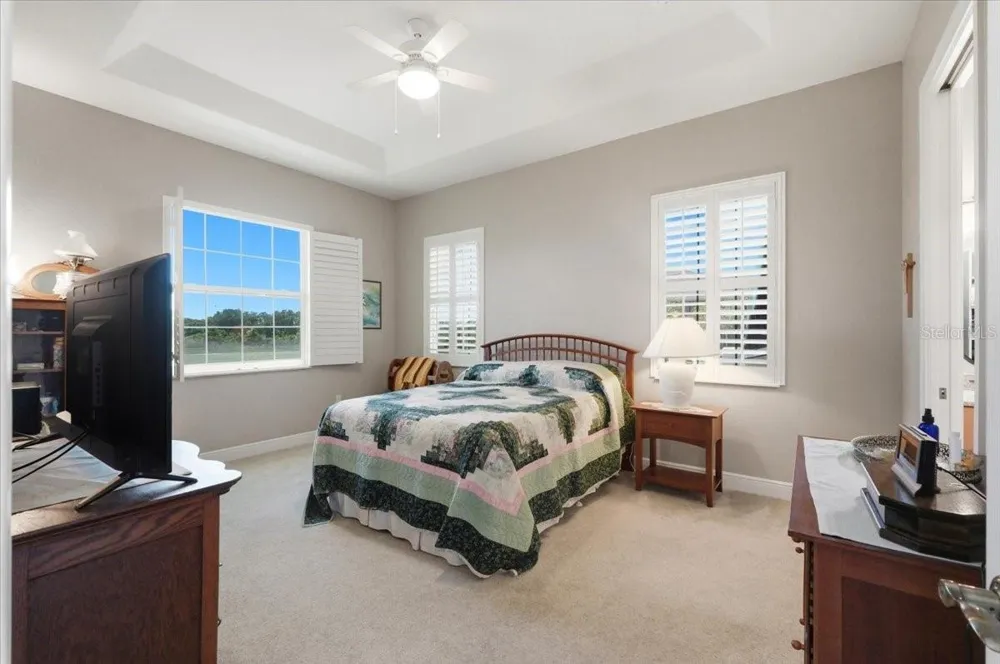 572 MEANDERING WAY Polk City, FL 33868