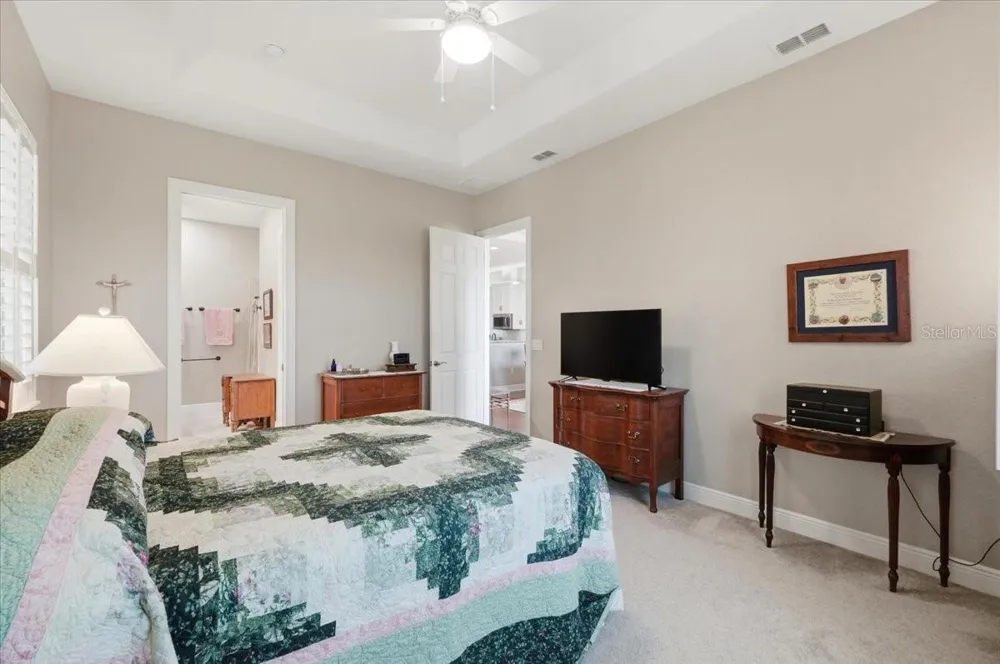 572 MEANDERING WAY Polk City, FL 33868