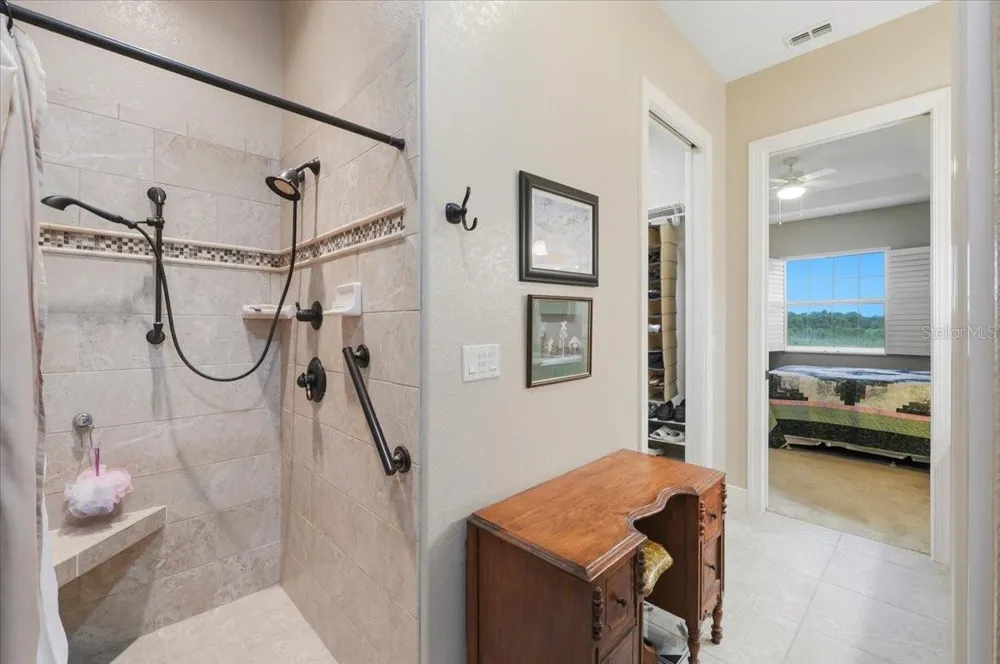 572 MEANDERING WAY Polk City, FL 33868