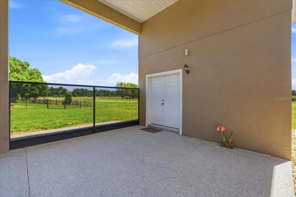 572 MEANDERING WAY Polk City, FL 33868
