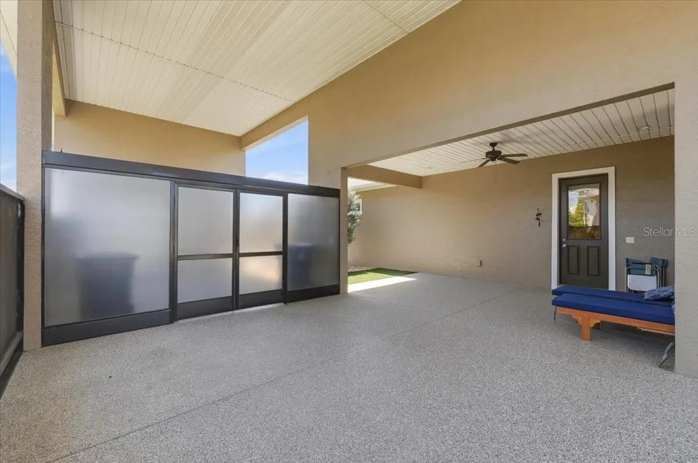 572 MEANDERING WAY Polk City, FL 33868