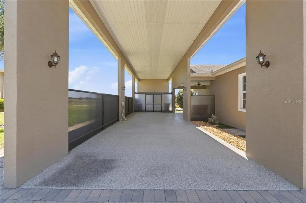 572 MEANDERING WAY Polk City, FL 33868