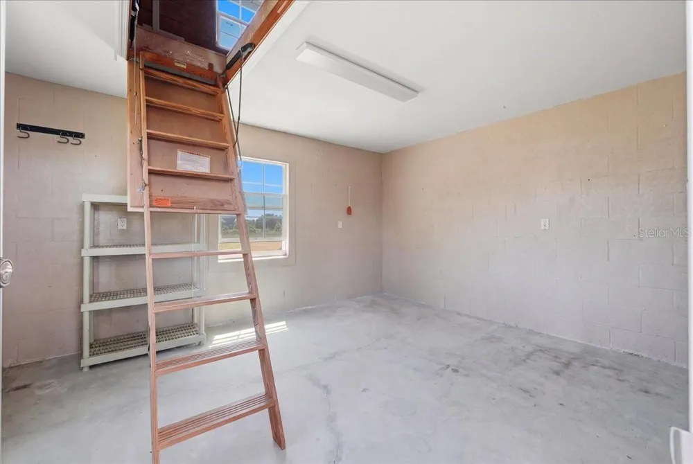 572 MEANDERING WAY Polk City, FL 33868