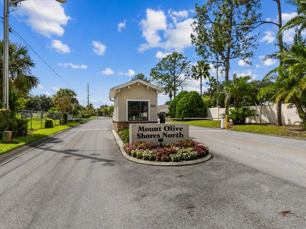 572 MEANDERING WAY Polk City, FL 33868