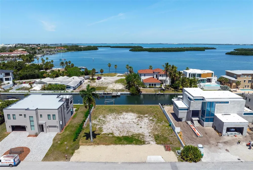 581 ROUNTREE DRIVE Longboat Key, FL 34228