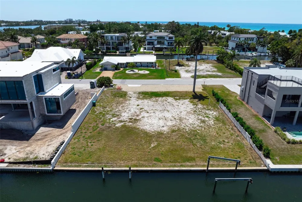 581 ROUNTREE DRIVE Longboat Key, FL 34228