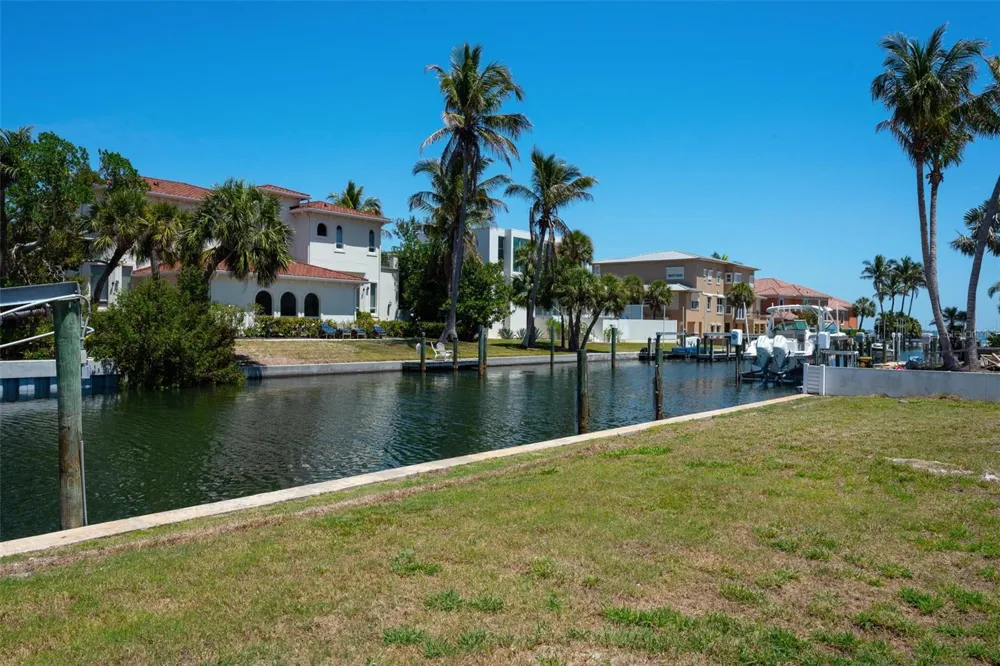 581 ROUNTREE DRIVE Longboat Key, FL 34228