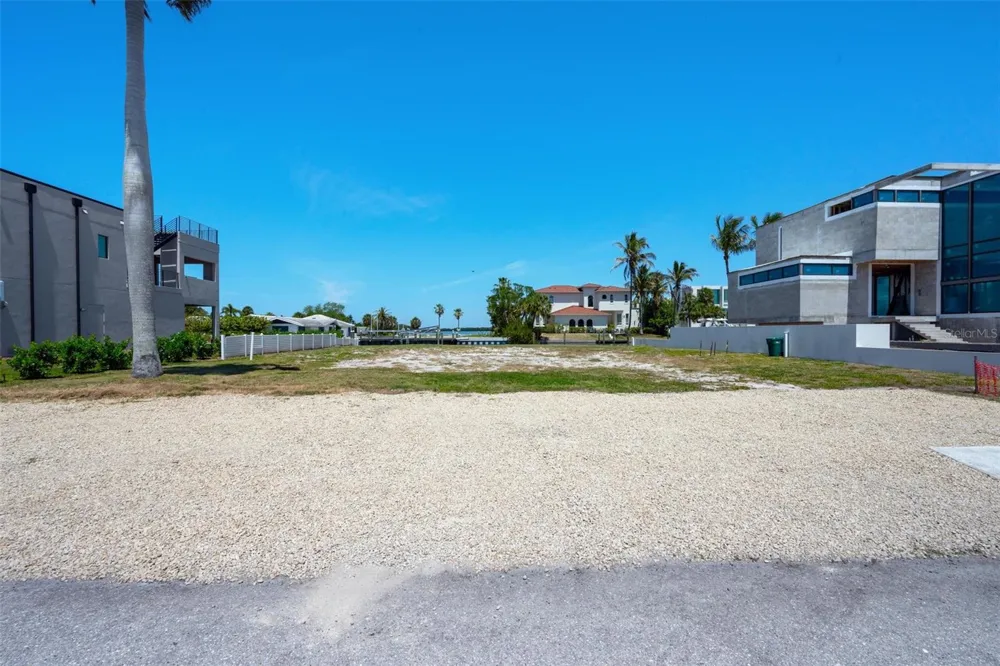 581 ROUNTREE DRIVE Longboat Key, FL 34228