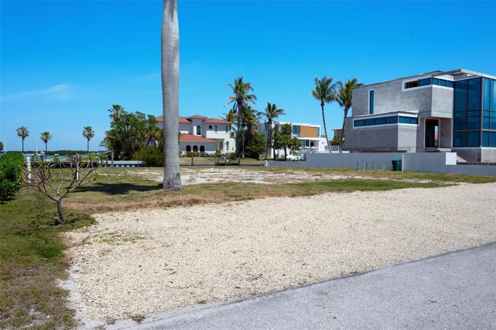 581 ROUNTREE DRIVE Longboat Key, FL 34228