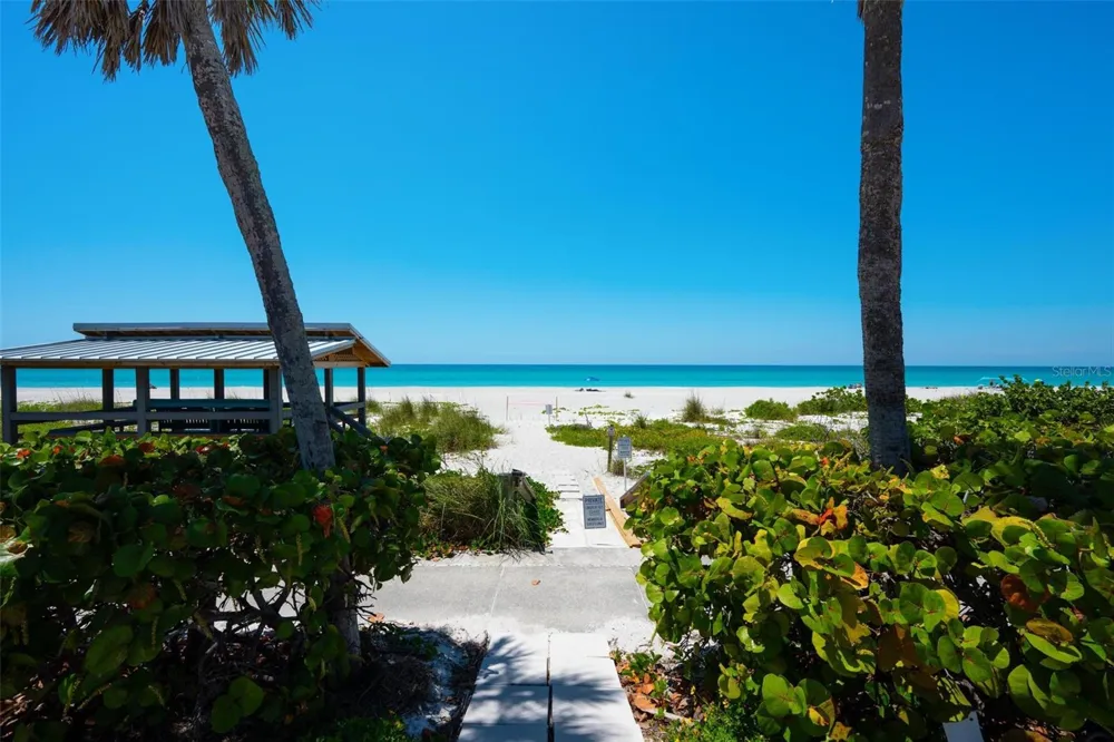 581 ROUNTREE DRIVE Longboat Key, FL 34228