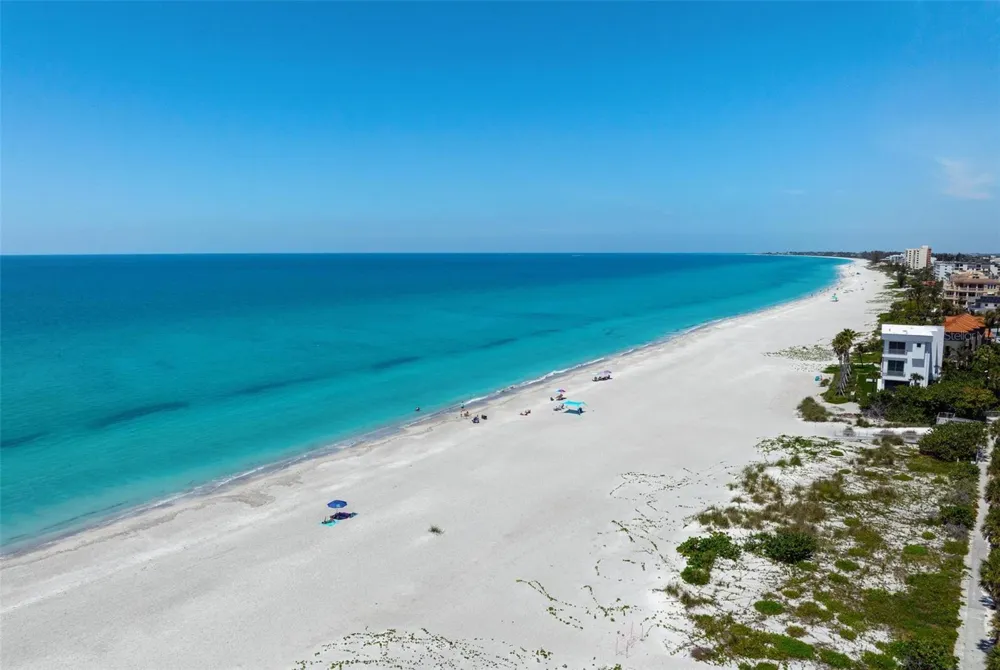 581 ROUNTREE DRIVE Longboat Key, FL 34228