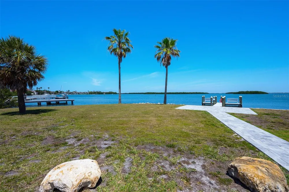 581 ROUNTREE DRIVE Longboat Key, FL 34228
