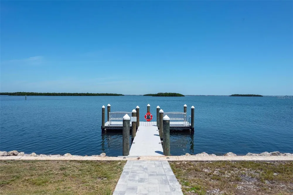 581 ROUNTREE DRIVE Longboat Key, FL 34228