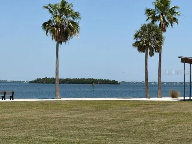581 ROUNTREE DRIVE Longboat Key, FL 34228