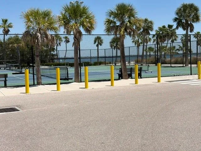 581 ROUNTREE DRIVE Longboat Key, FL 34228