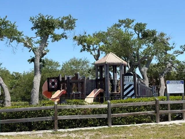 581 ROUNTREE DRIVE Longboat Key, FL 34228