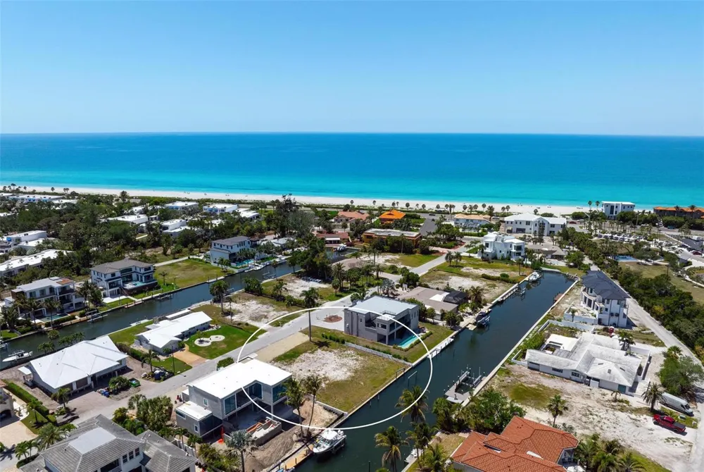 581 ROUNTREE DRIVE Longboat Key, FL 34228