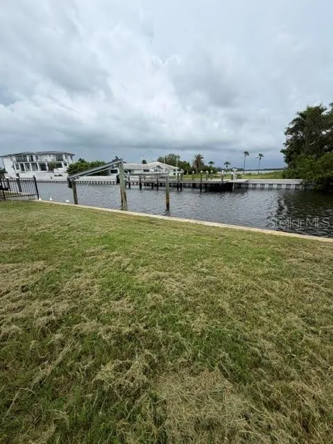 581 ROUNTREE DRIVE Longboat Key, FL 34228