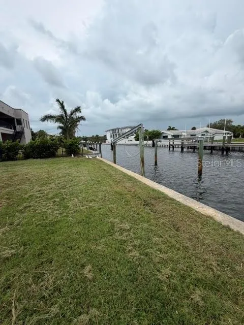 581 ROUNTREE DRIVE Longboat Key, FL 34228