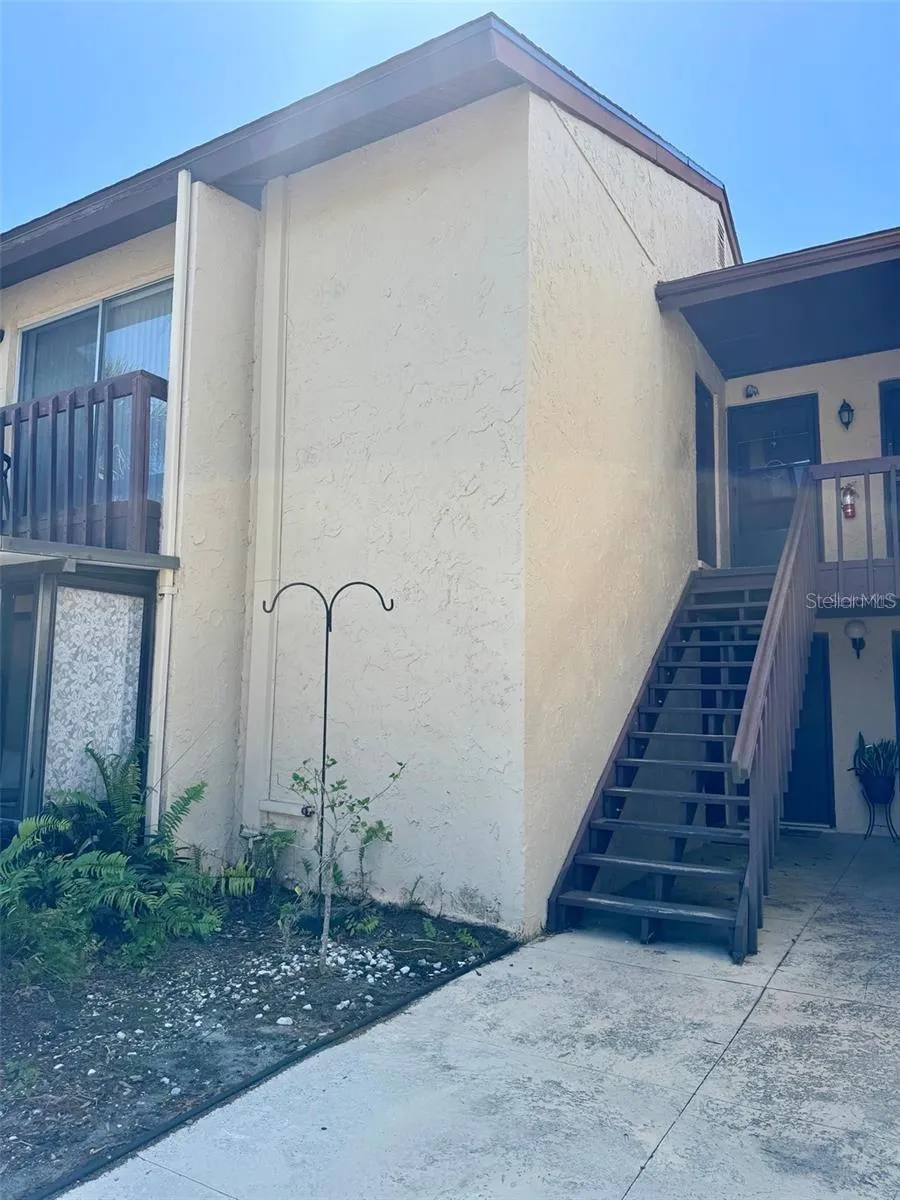 2632 HIDDEN LAKE DRIVE #E Sarasota, FL 34237