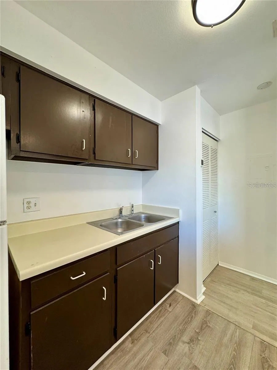 2632 HIDDEN LAKE DRIVE #E Sarasota, FL 34237