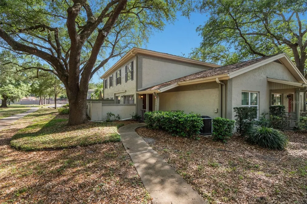 6322 TREETOP CIRCLE Temple Terrace, FL 33617