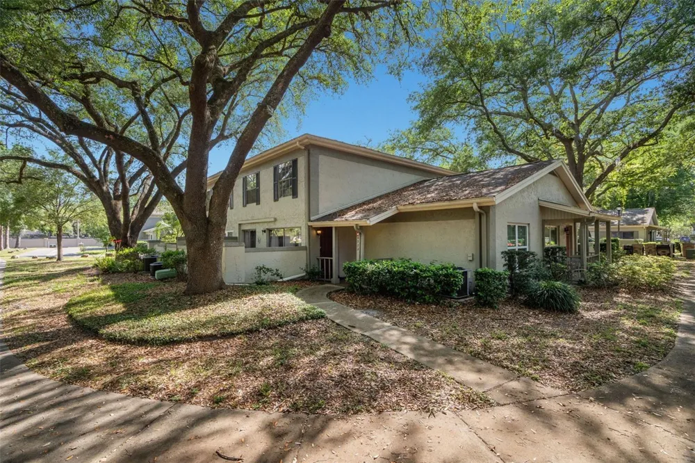 6322 TREETOP CIRCLE Temple Terrace, FL 33617
