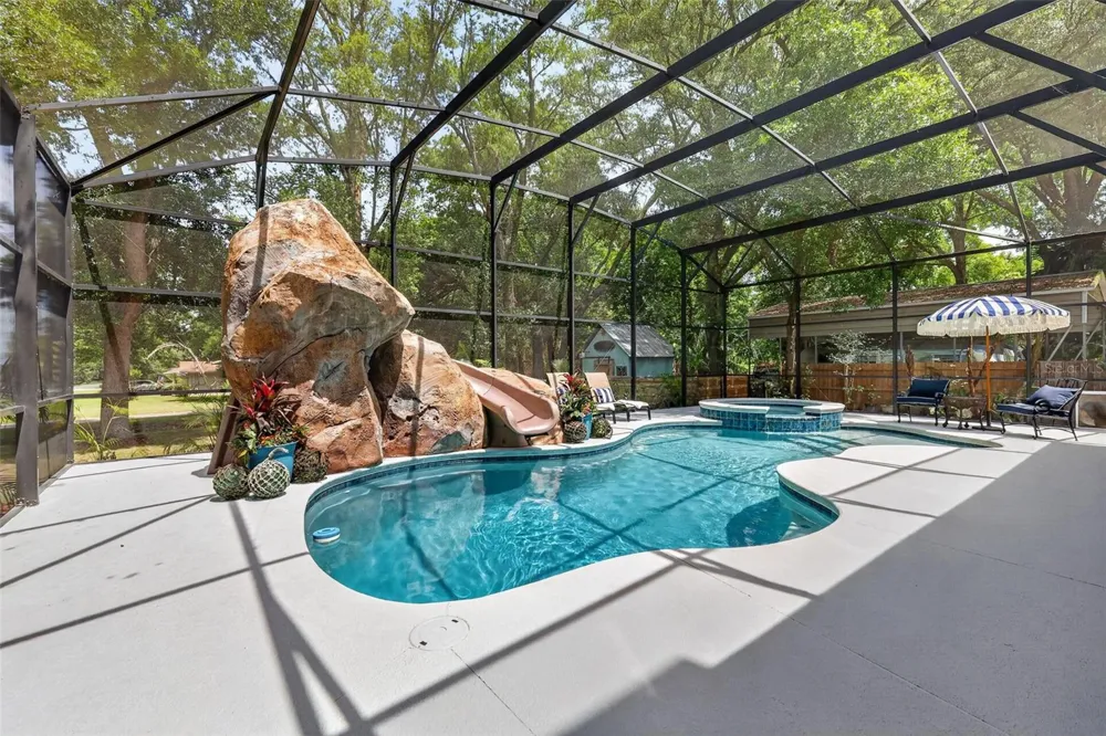 250 WALKER STREET Oakland, FL 34760