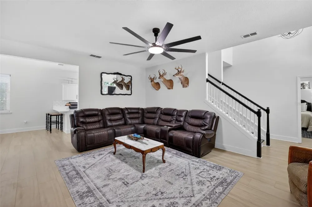 250 WALKER STREET Oakland, FL 34760