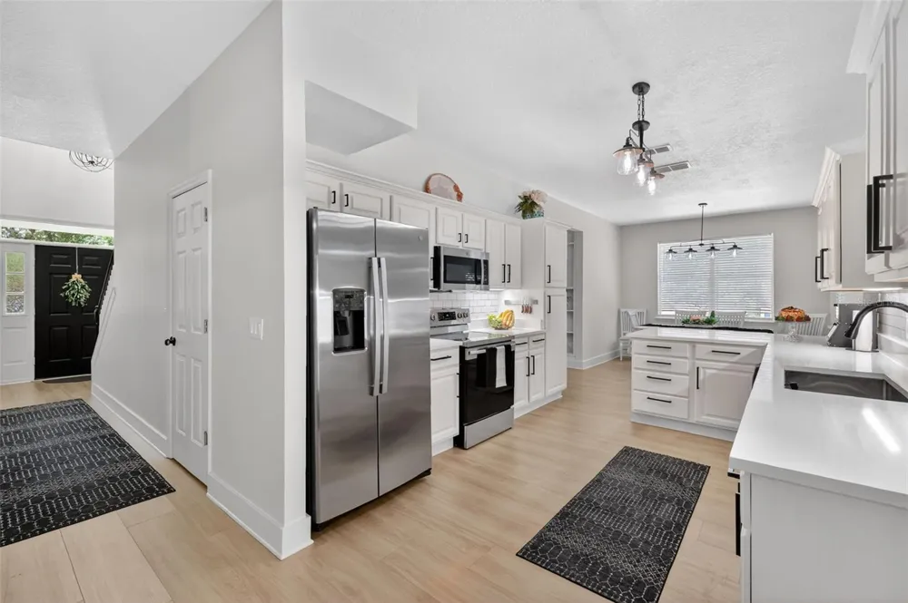 250 WALKER STREET Oakland, FL 34760