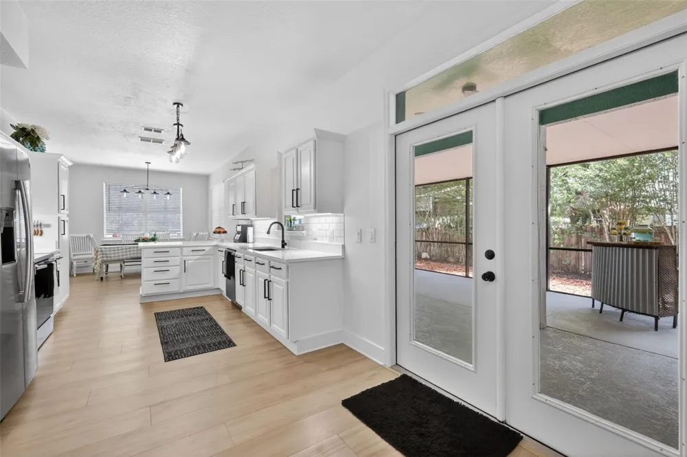 250 WALKER STREET Oakland, FL 34760