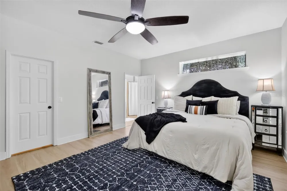 250 WALKER STREET Oakland, FL 34760