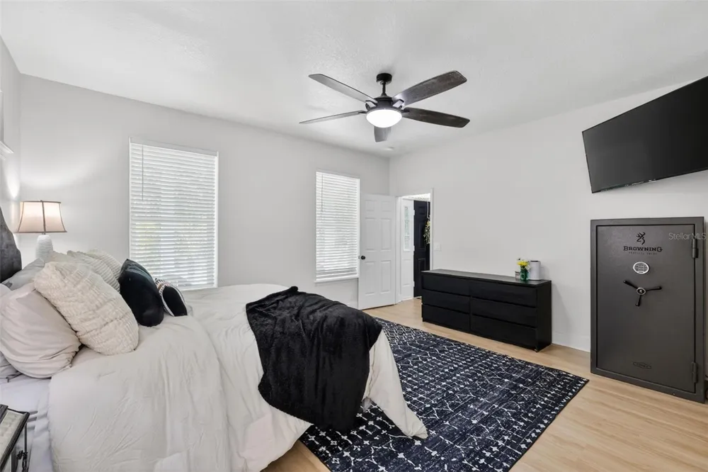 250 WALKER STREET Oakland, FL 34760