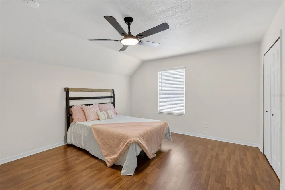 250 WALKER STREET Oakland, FL 34760