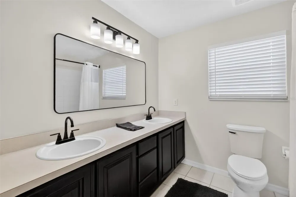 250 WALKER STREET Oakland, FL 34760