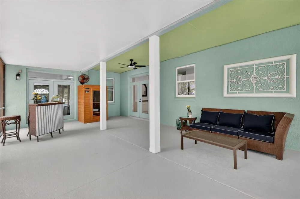 250 WALKER STREET Oakland, FL 34760