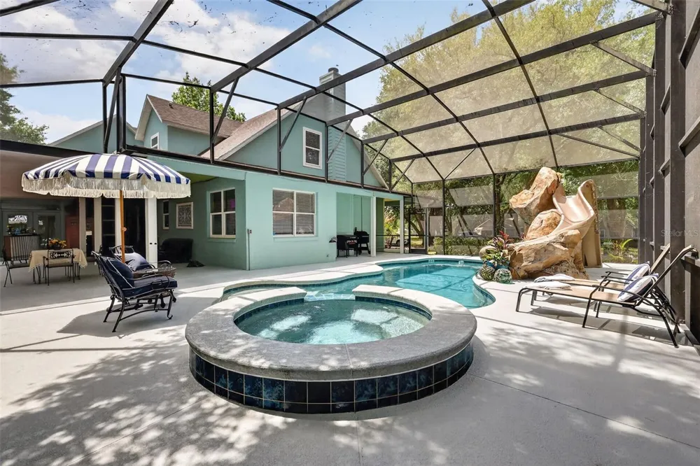 250 WALKER STREET Oakland, FL 34760