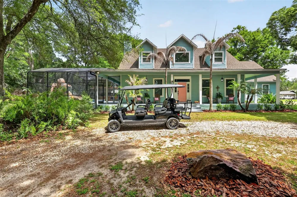 250 WALKER STREET Oakland, FL 34760