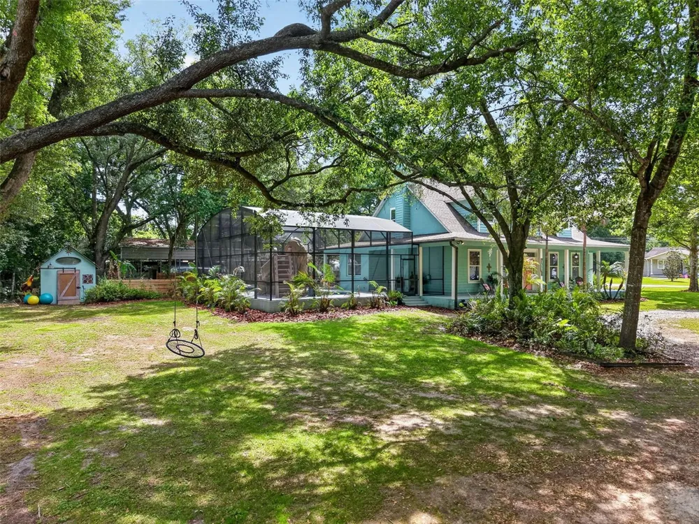 250 WALKER STREET Oakland, FL 34760