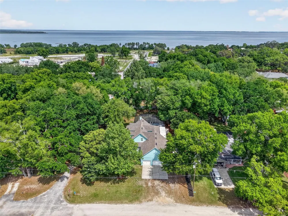 250 WALKER STREET Oakland, FL 34760